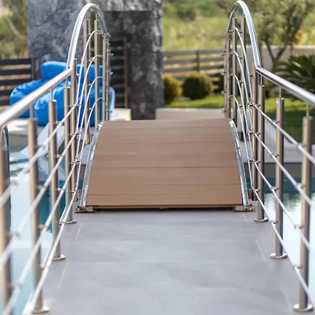 Konpolis - Adults Only Over 12 *